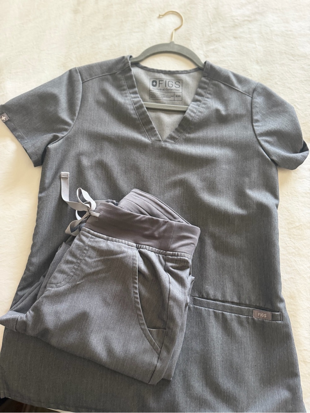Figs Charcoal Gray V-Neck Scrub Top and Drawstring Pants
